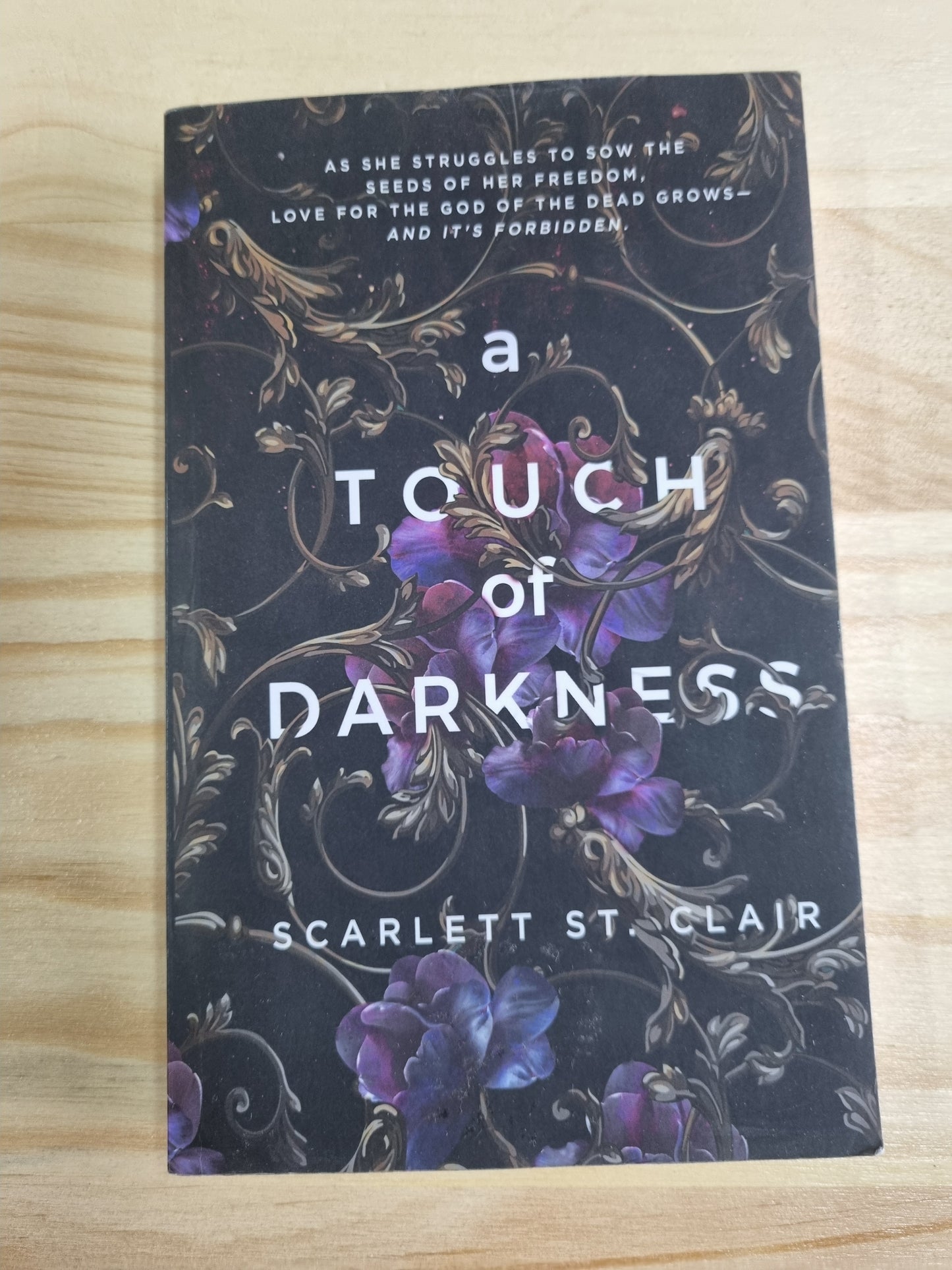 Scarlett St. Clair - A Touch Of Darkness