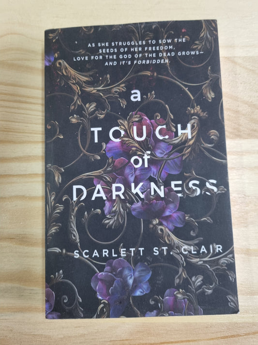 Scarlett St. Clair - A Touch Of Darkness