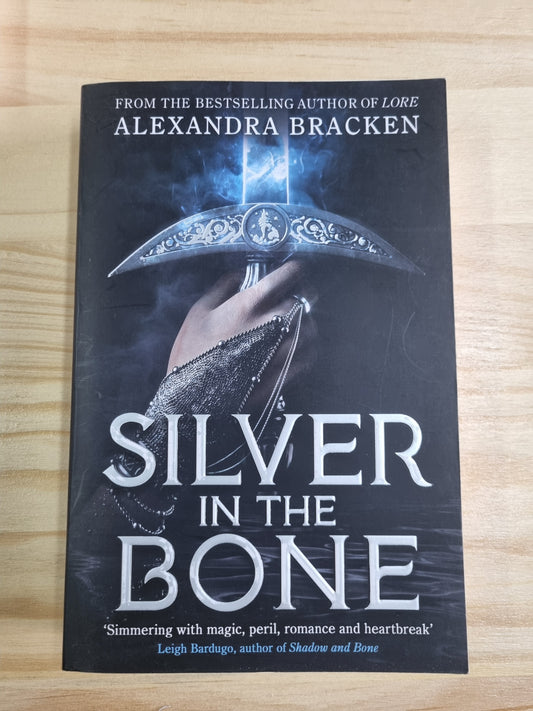 Alexandra Bracken - Silver In The Bone