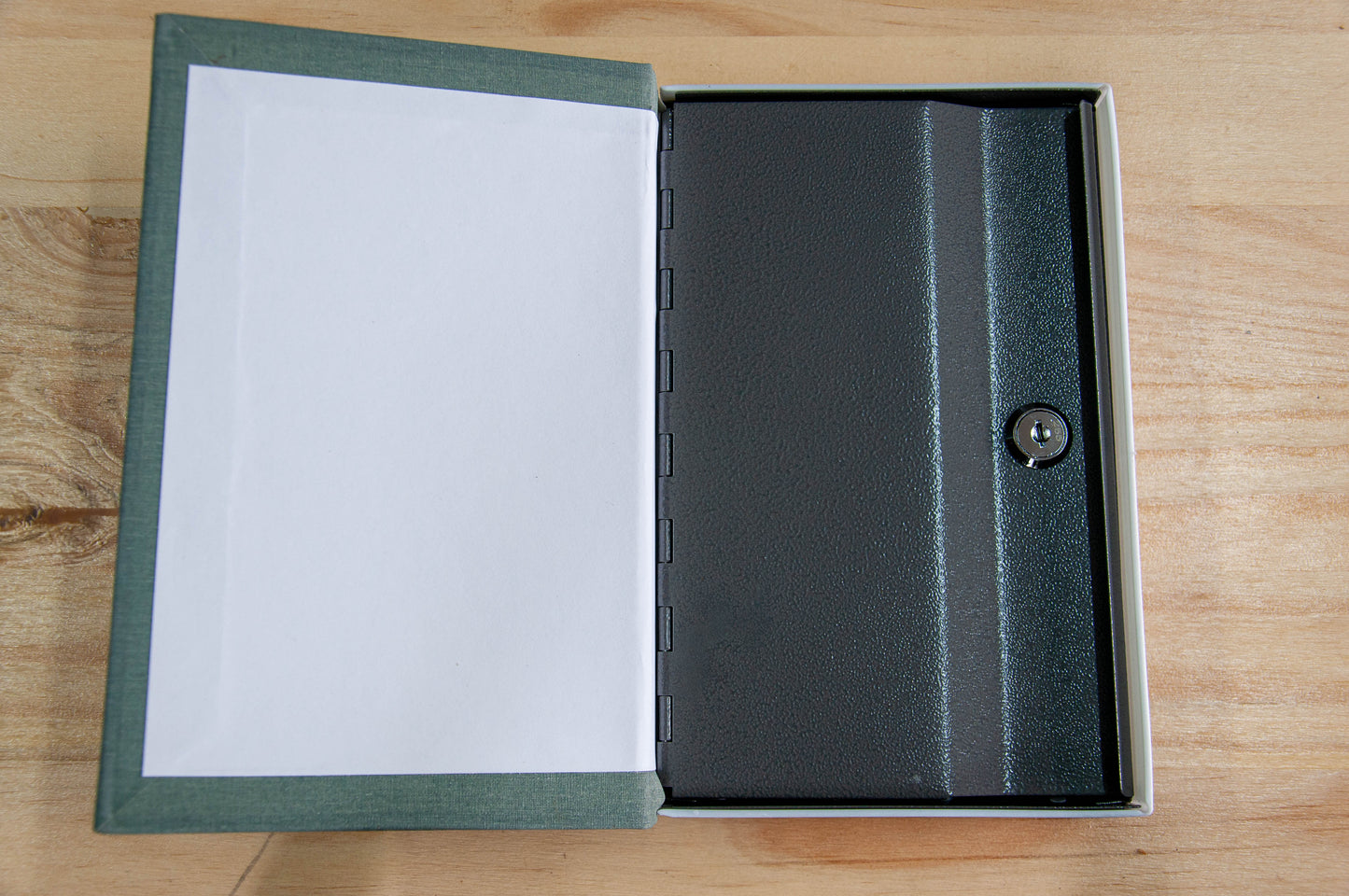 Throne Of Glass - Book Safe